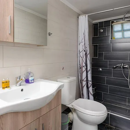 Nikols House لايميناس