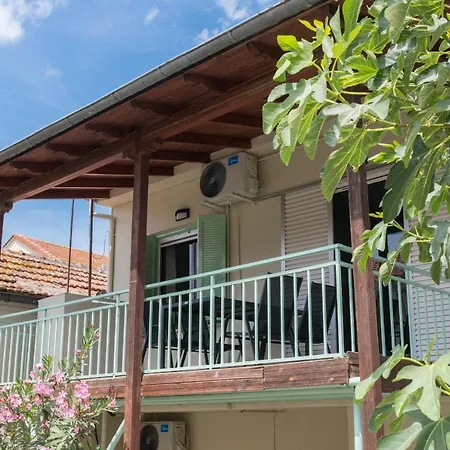 Nikols House لايميناس